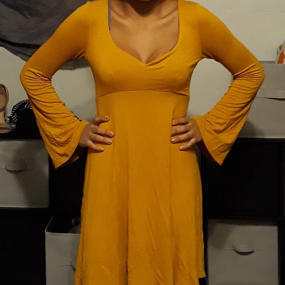 Yellow dress - Picture 2 of 3